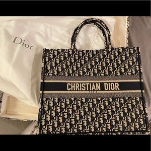 Chiristian Dior booktote